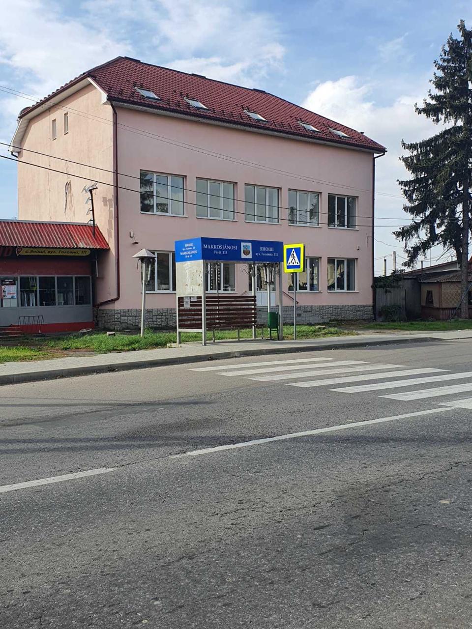 Новий готель 613 м² на 10 номерів біля Берегово