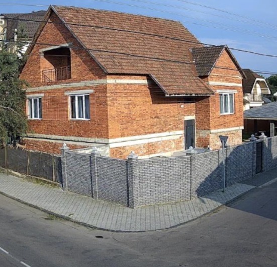 Двоповерховий будинок 240 м² у Мукачеві
